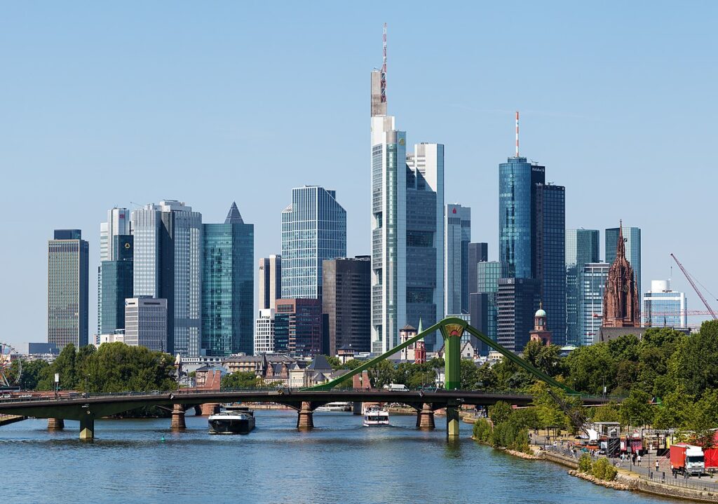 Skyline_Frankfurt_am_Main_2015 Skyline Frankfurt am Main 2015 | suche-bueroraeume.de